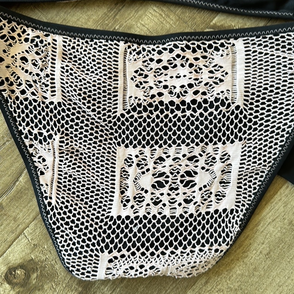 Becca crochet blush on black two piece bikini large - Picture 9 of 12